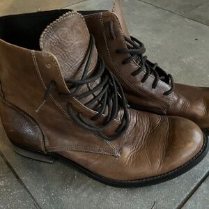 True Religion Leather Lace up boot - size 9.5